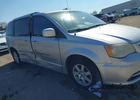 2011 Chrysler Town & Country Touring z USA, uszkodzony, nr VIN 2A4RR5DG9BR771531